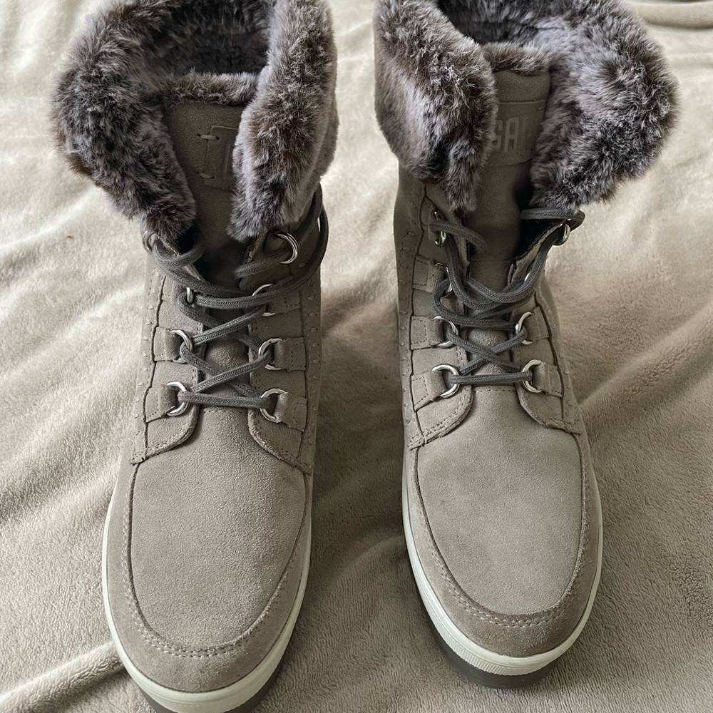Cougar Women’s Vanetta Grey Fur-Lined Boots